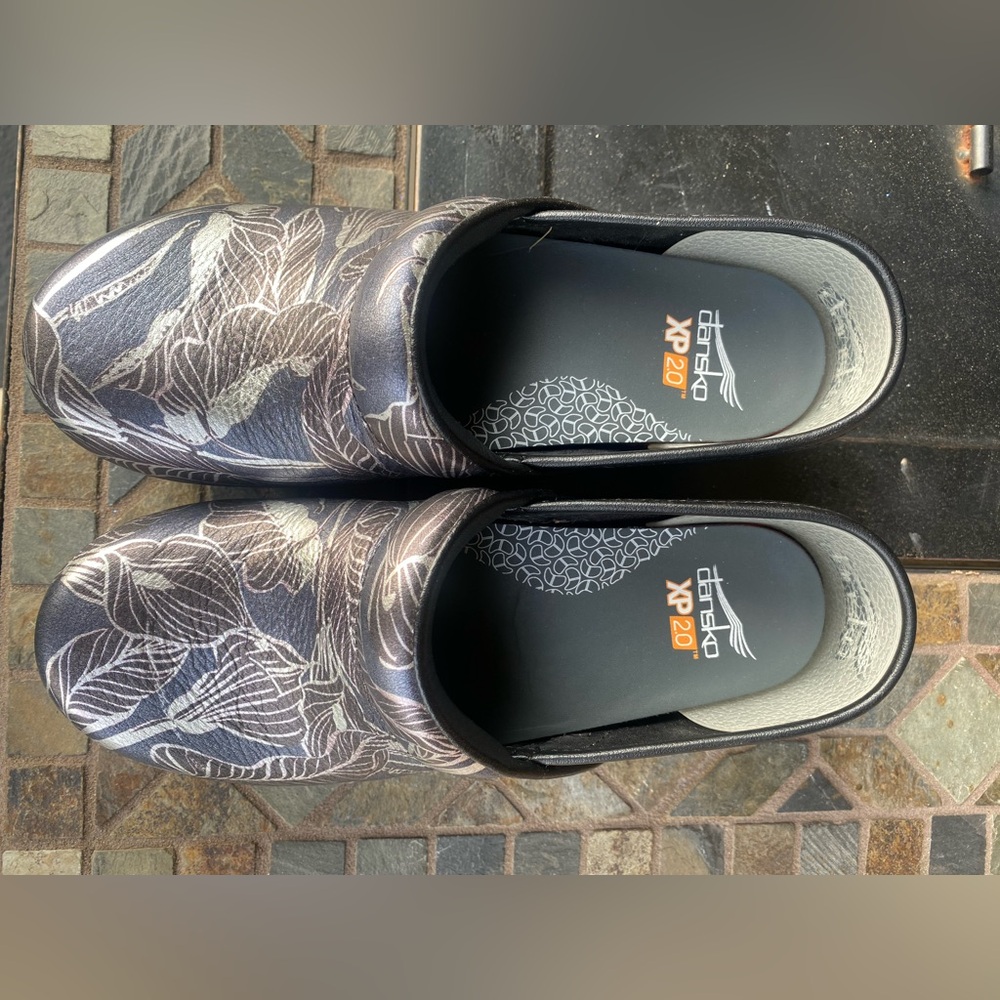 Dansko Clog Size 37 Calla Lily Metallic - image 2